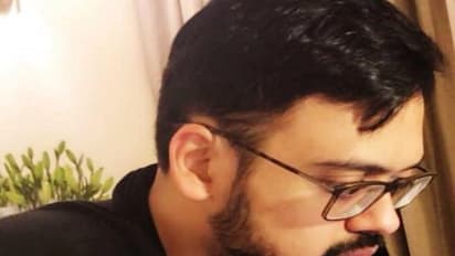 बुलंदशहर के डीएम अभय सिंह के आवास पर छापा, बरामद नोट गिनने के लिए लगानी पड़ी मशीन