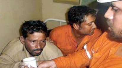 চারদিন সমুদ্রে ভেসেছিলেন নামখানার হারিয়ে যাওয়া মৎস্যজীবী, লড়াইকে কুর্নিশ