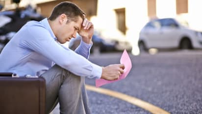 ঠিক যে কারণে এই ৫ রাশির মানুষকে খুব সহজেই চাকরি থেকে বরখাস্ত করা হয়