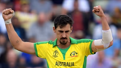 অস্ট্রেলিয়া ছিটকে গেলেও ইতিহাসে উঠে গেলেন স্টার্ক! ছাপিয়ে গেলেন ম্যাকগ্রাকেও