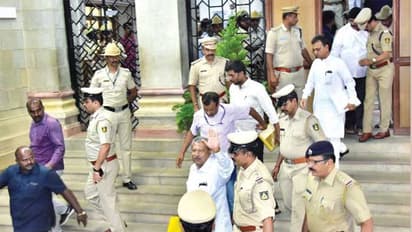 ರಾಜೀನಾಮೆ ಎಫೆಕ್ಟ್ : 11 ಅತೃಪ್ತ ಶಾಸಕರಿಗೆ 1000 ಪೊಲೀಸರ ಭದ್ರತೆ!