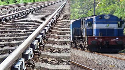 முக்கிய ரயில்கள் செல்லும் தண்டவாளத்தில் திடீர் விரிசல்..! நடுவழியில் நிறுத்தப்பட்ட எக்ஸ்பிரஸ்..!