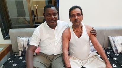 মাত্র ২০০ টাকার ঋণ মেটাতে সুদূর কেনিয়া থেকে ভারতে এলেন মন্ত্রী