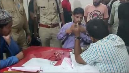 'जय श्री राम' का नारे लगाने से किया मना, तो कर दी पिटाई फाड़ दिए कपड़े