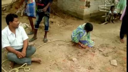 স্ত্রীর সঙ্গে অন্তরঙ্গ দাপুটে তৃণমূল নেতা, হাতেনাতে ধরে বেঁধে রাখলেন স্বামী