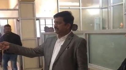 ಜಾಮೀನು ಅರ್ಜಿ ವಜಾ, ಆವರಣದಲ್ಲೇ ಕಣ್ಣೀರು ಹಾಕಿದ ಡಿಸಿ ವಿಜಯ್ ಶಂಕರ್