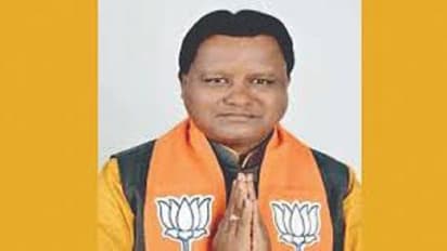 तीन बार से हैं ओडिशा में बीजेपी के विधायक, जानें क्यों सो रहे हैं फुटपाथ पर