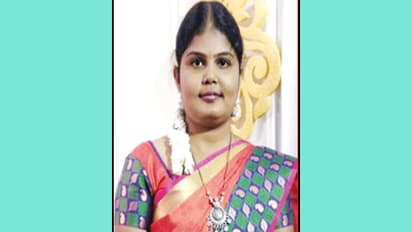 தந்தை கண்முன்னே பயங்கரம்... தலை நசுங்கி உயிரிழந்த பெண் டாக்டர்..!