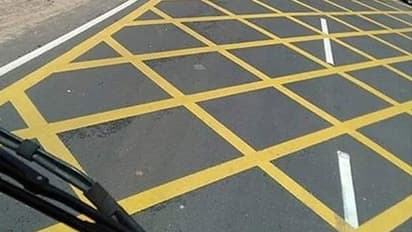 നിരത്തുകളിലെ മഞ്ഞ ബോക്സ് മാര്‍ക്കിംഗ് എന്തിന്? യഥാര്‍ത്ഥകാരണം കേരള പൊലീസ് പറഞ്ഞുതരും