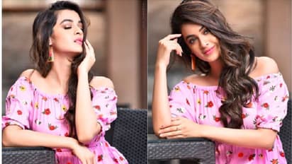 পুজোর আগেই নেট দুনিয়ায় উষ্ণতা ছড়ালেন দর্শনা বণিক