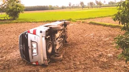 பள்ளத்தில் கார் கவிழ்ந்து விபத்து... அதிமுக பிரமுகர் உயிரிழப்பு...!