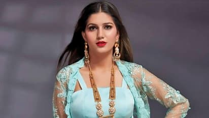 ఘోర ప్రమాదం... తృటిలో తప్పించుకున్న సింగర్