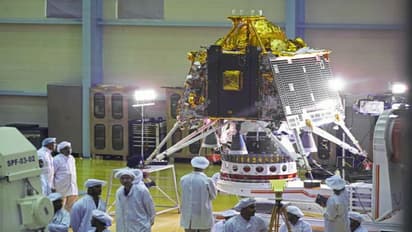 చంద్రయాన్ 2... దక్షిణ ధ్రువమే ఎందుకు ఎంచుకున్నారు..?