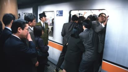 কলকাতায় কি এবার দরকার 'ওশিয়া'! বিশ্বের জনবহুল শহরেগুলির মেট্রো-তে দেখা মেলে এঁদের