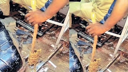 பயணிகள் திக்..திக்...திகில்...! கியர் கம்பிக்கு பதிலாக மரக்குச்சியை நுழைத்து இயக்கிய ஓட்டுநர்..!