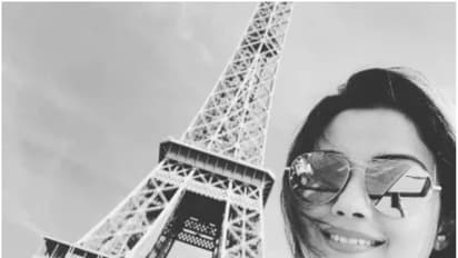 अदा की hot वेकेशन पिक्स हुई वायरल, पैरिस में कर रही हैं एन्जॉय