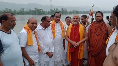 స్వరూపానందను కలిసిన మంత్రి మల్లారెడ్డి