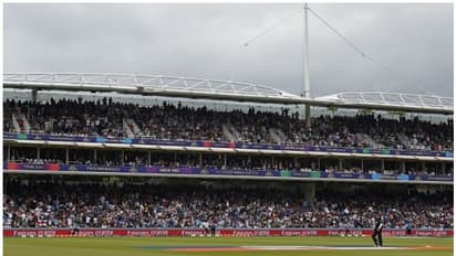 ഇന്ത്യയില്ലാത്ത ഫൈനലിന് ഓളമില്ല; ലോഡ്‌സിലെ കാണികളെ ട്രോളി ആരാധകര്‍