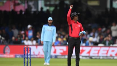 അമ്പയറിംഗ് അബദ്ധം വീണ്ടും; ധര്‍മസേനക്ക് ട്രോള്‍ മഴ