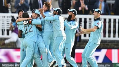 ৯ টি চারের ব্যবধানে বিশ্বজয়ী ইংল্যান্ড! ১০২ ওভারেও আলাদা করা গেল না দুই দলকে