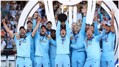 'വിചിത്ര നിയമം ഇംഗ്ലണ്ടിനെ തുണച്ചു'; വിവാദം കത്തുന്നു; ആഞ്ഞടിച്ച് മുന് താരങ്ങള്