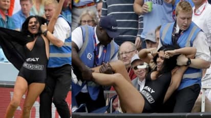 உலக கோப்பை ஃபைனலில் ஆபாச தளத்திற்கு விளம்பரம் செய்ய முயன்ற பெண்.. அலேக்கா தூக்கிச்சென்ற காவலர்கள்.. வீடியோ