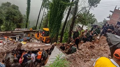 ஓட்டல் கட்டிடம் இடிந்து தரைமட்டம்... 13 ராணுவ வீரர்கள் உயிரிழப்பு..!