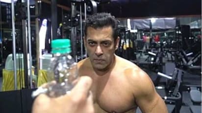 ആരും പരീക്ഷിക്കാത്ത ബോട്ടില് ക്യാപ് ചലഞ്ചുമായി സല്മാന് ഖാന്; വീഡിയോ