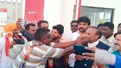 ಅಭಿಮಾನಿಯಿಂದ ಈಶ್ವರಪ್ಪಗೆ ಕಿಸ್, KSE ಫುಲ್ ಖುಷ್