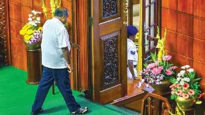 ಜೆಡಿಎಸ್‌ನಲ್ಲಿ ಸರ್ಕಾರ ಉಳಿಯುವ ನಿರೀಕ್ಷೆ ಕ್ಷೀಣ!