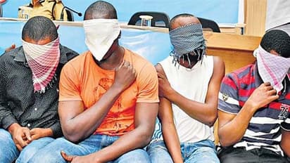 హైదరాబాద్లో నైజిరియన్ల ఇళ్లపై పోలీసుల దాడులు