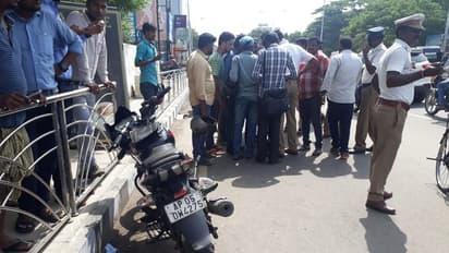 நந்தனத்தில் கோர விபத்து! 2 இளம் பெண்கள் ஸ்பாட் அவுட்!