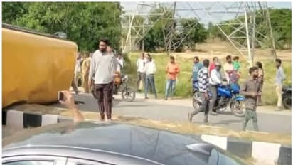 தலைகீழாக பஸ் கவிழ்ந்து விபத்து... - அதிர்ஷ்டவசமாக தப்பிய பெண், சிறுவன்