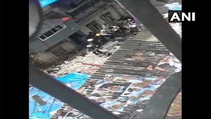 ముంబైలో కూలిన నాలుగంతస్తుల భవనం: ఇద్దరు మృతి