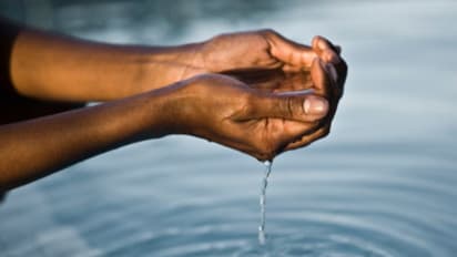 নিজের বাড়িতেই জলের অপচয় কমান ৭টি সহজ উপায়ে