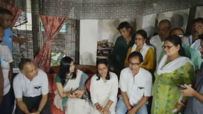 মৃত যাত্রীর বাড়িতে গেলেন মেট্রো কর্তারা, ক্ষতিপূরণ নিয়ে মুখে কুলুপ