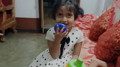 ইউটিউবে ভাইরাল রায়গঞ্জের ছোট্ট মেয়ের গান, শুভেচ্ছা আসছে পাকিস্তান থেকেও