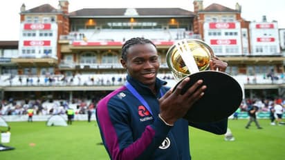 বুকে শোক চেপেই সুপার ওভারে নায়ক আর্চার, জানালেন বাবা