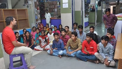 ವಿಜಯಪುರದ ಗಾರ್ಮೆಂಟ್ಸ್ ಮಾಲೀಕ, ಪ್ರತಿಫಲಾಪೇಕ್ಷೆ ಇಲ್ಲದ ಸಂಸ್ಕೃತ ಶಿಕ್ಷಕ