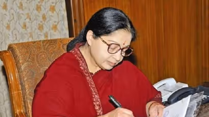 ஜெயலலிதா சொன்னதை 35 வருடங்களுக்கு பிறகு நிறைவேற்றிய அமித் ஷா... காஷ்மீர் விவகாரத்தில் மோடியை மிஞ்சிய லேடி..!