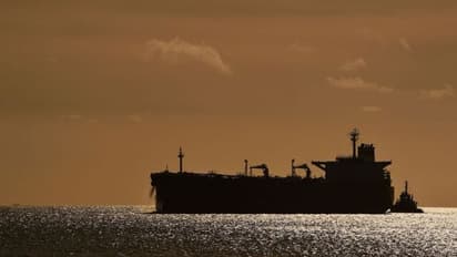 RBI डिप्टी गवर्नर ने किया बड़ा खुलासा, भारत की रिफाइनरी चुपके से रूस से क्रूड ऑयल सस्ते में लेकर रिफाइन कर रही