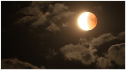 ৫ জুলাই বছরের তৃতীয় চন্দ্রগ্রহণ, মেনে চলুন এই গ্রহণে বিশেষ সতর্কতা