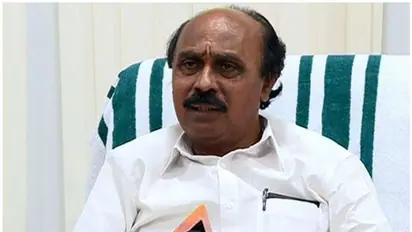 കാസർകോട് അതിർത്തിയിൽ പാസില്ലാതെ എത്തിയവരുടെ കാര്യത്തിൽ നടപടിയെടുക്കാൻ ജില്ലാ കളക്ടർക്ക് നിർദ്ദേശം