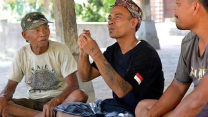 എല്ലാവരും  ആംഗ്യഭാഷ സംസാരിക്കുന്നൊരു ഗ്രാമം, ഇവിടെയല്ലാവരും ഒരുപോലെയെന്ന് ഗ്രാമീണര്‍...