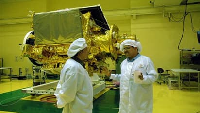 যান্ত্রিক ত্রুটির ভ্রুকুটি উড়িয়ে জুলাইয়ের শেষেই চাঁদে পাড়ি জমাবে চন্দ্রযান ২