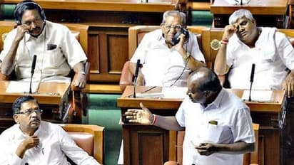 कुमारस्वामी सरकार ने खो दिया बहुमत, 15 नहीं बल्कि इतने विधायक हैं विधानसभा से गायब