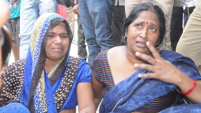 दिनदहाड़े सिर कुचलकर महिला की हत्या, घर में बिखरा मिला सामान, पुलिस को लूट की आशंका