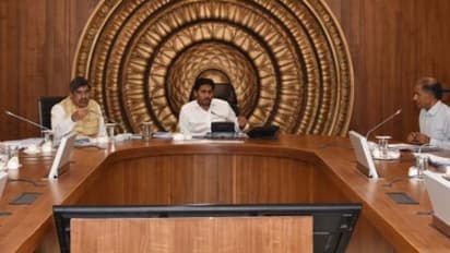 జెండాలు ఎగరేయండి: మంత్రులకు జగన్ ఆదేశాలు