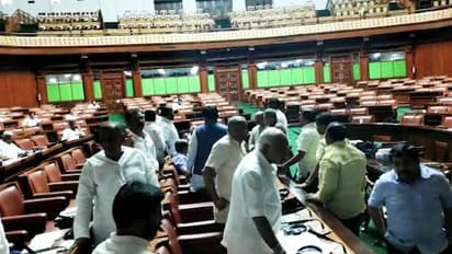 ‘ವಿಶ್ವಾಸಮತ ಒಂದು ವ್ಯಾಪಾರ, ಕೆಲವರಿಗೆ ಪೇಮೆಂಟ್ ಮಾಡಾಗಿದೆ, ಅಧಿಕಾರ ಹಿಡಿಯೋ ಒತ್ತಡ ಇದೆ’