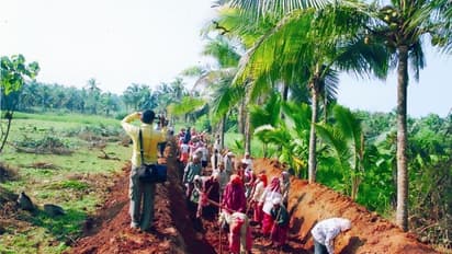 நூறு நாள் வேலைத் திட்டத்தை ஊத்திமூட திட்டம் ! மத்திய அரசு அதிரடி முடிவு !!